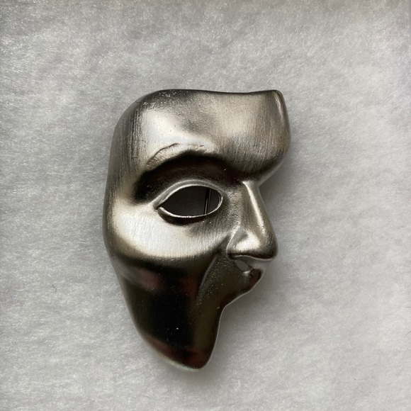☘️VTG “Phantom of the Opera” Mask Brooch☘️ - Picture 1 of 3